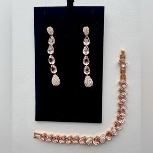Swarovski Set of earrings and bracelet, pink/rose, pearl shaped crystals